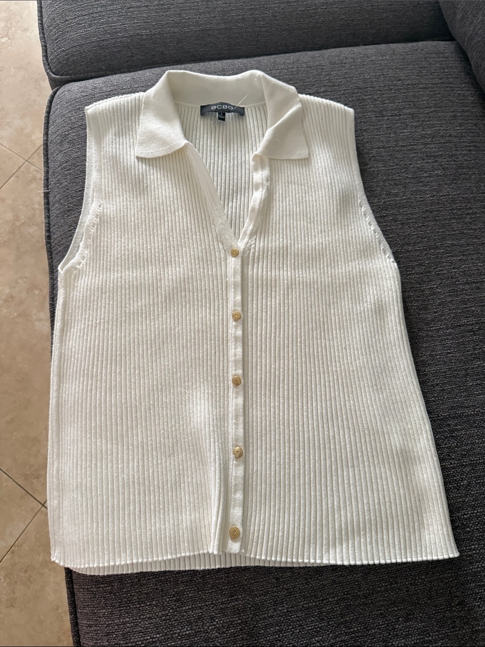BCBG Cream Ribbed Sleeveless Button-Front Knit Top